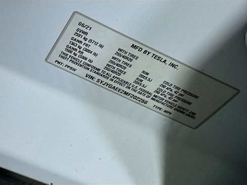 Used 2021 Tesla Model Y Long Range image 12