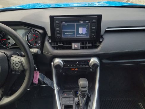 Used 2019 Toyota RAV4 LE image 17