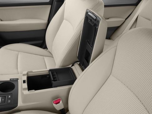 Used 2016 Subaru Outback 2.5i Premium image 18