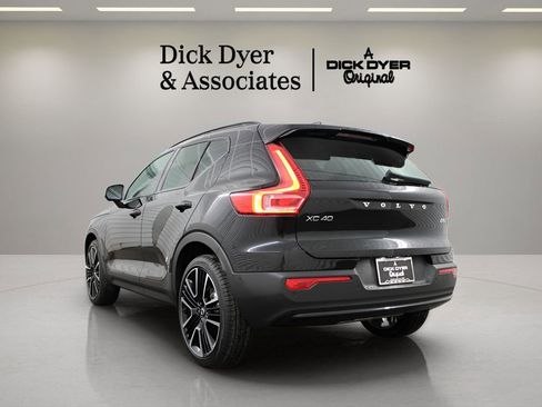 New 2026 Volvo XC40 B5 Ultra w/ Protection Package Premier image 7