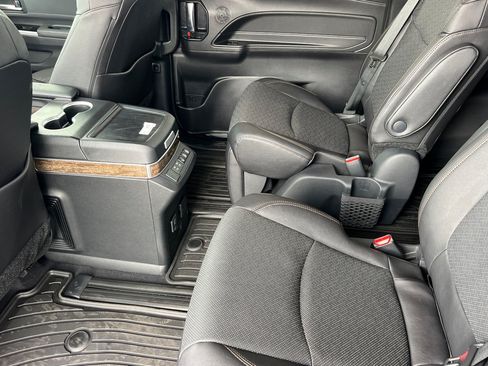 Certified 2026 Toyota Sienna Platinum AWD/4WD image 12