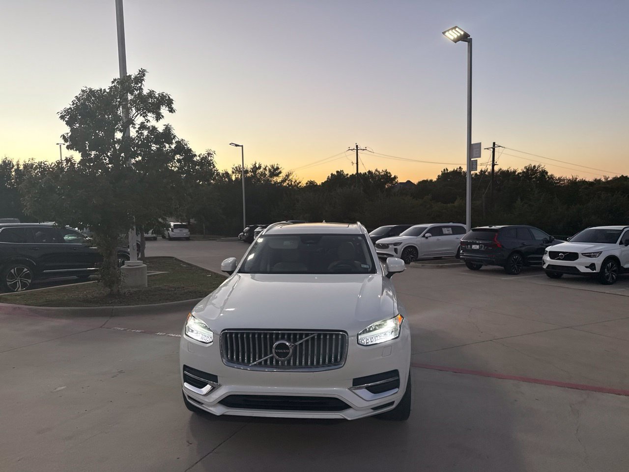Used 2024 Volvo XC90 T8 Ultimate w/ Protection Package Premier AWD/4WD image 2