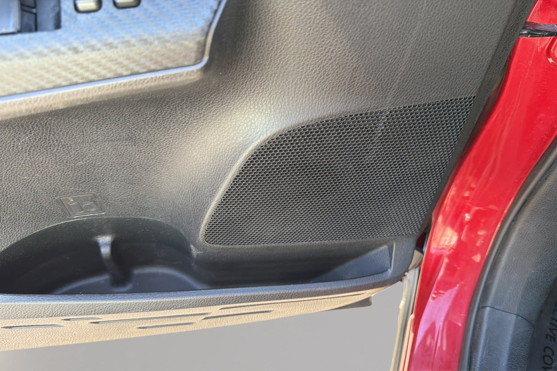 Used 2015 Toyota RAV4 XLE FWD image 21