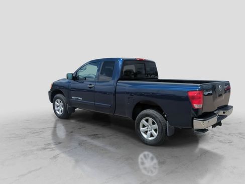 Used 2011 Nissan Titan SV w/ SV Value Truck Pkg AWD/4WD image 6