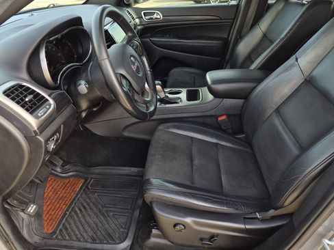 Used 2020 Jeep Grand Cherokee Altitude image 23