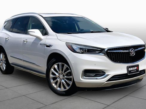 Used 2018 Buick Enclave Premium w/ Experience Buick Package FWD image 3