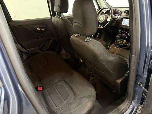 Used 2020 Jeep Renegade Latitude w/ Cold Weather Group AWD/4WD image 36
