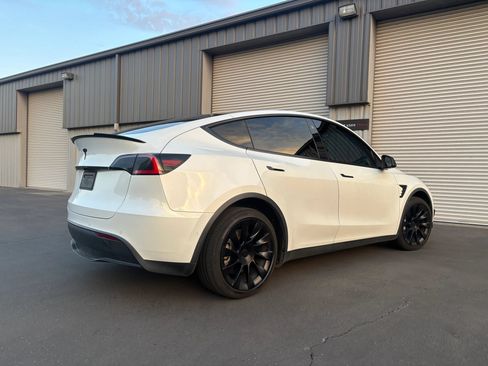 Used 2021 Tesla Model Y Long Range AWD/4WD image 8