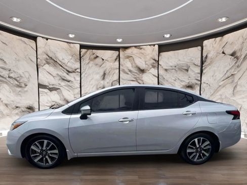 Used 2020 Nissan Versa SV image 4