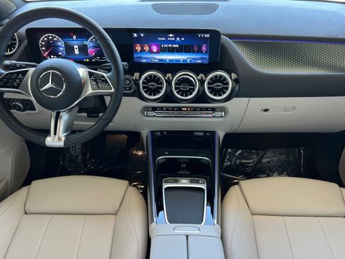 Certified 2025 Mercedes-Benz GLA 250 image 3