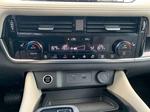 Used 2023 Nissan Rogue SL w/ SL Premium Package image 20