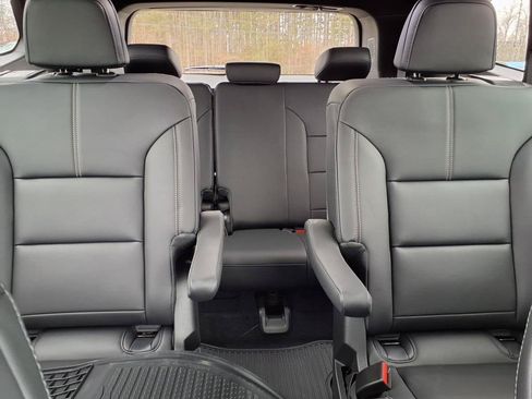 Used 2025 GMC Acadia Elevation w/ Elevation Premium Package FWD image 5