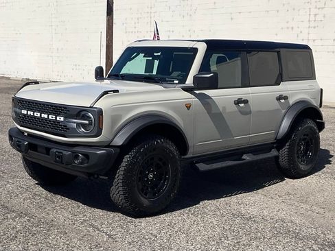 New 2026 Ford Bronco Badlands w/ Sasquatch Package AWD/4WD image 2