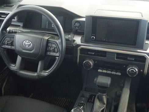 Used 2025 Toyota Tacoma SR5 AWD/4WD image 25