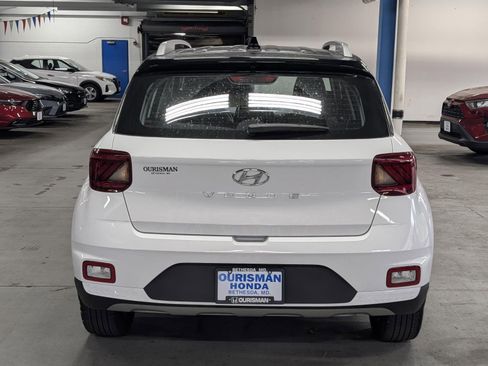 Used 2022 Hyundai Venue Limited image 6