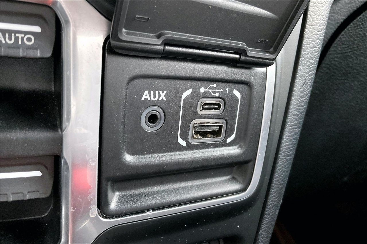 Certified 2018 Jeep Wrangler Unlimited Sahara w/ Dual Top Group AWD/4WD image 17