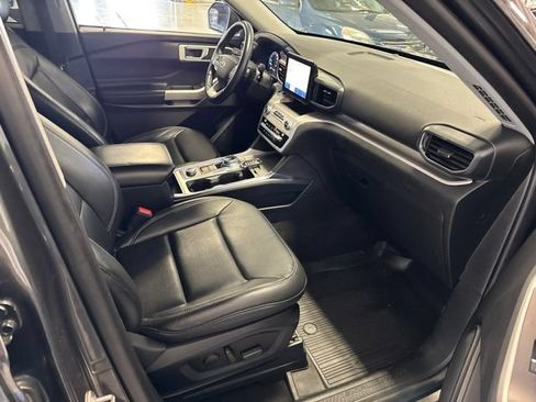 Used 2020 Ford Explorer XLT w/ Equipment Group 202A AWD/4WD image 16