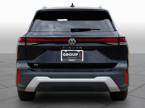 New 2026 Volkswagen Tiguan SE FWD image 4