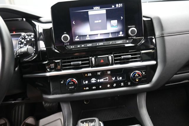 Used 2025 Nissan Pathfinder SV FWD image 10
