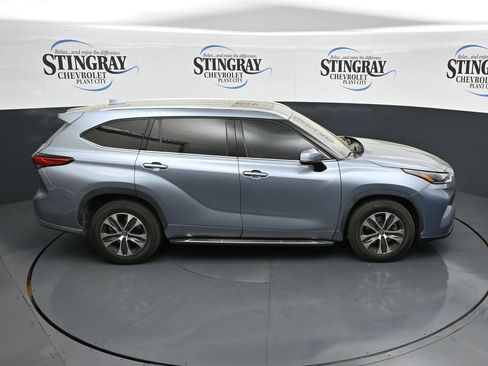 Used 2021 Toyota Highlander XLE FWD image 25