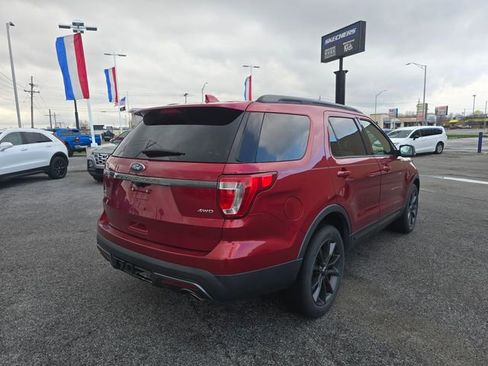 Used 2017 Ford Explorer XLT w/ Equipment Group 202A image 5