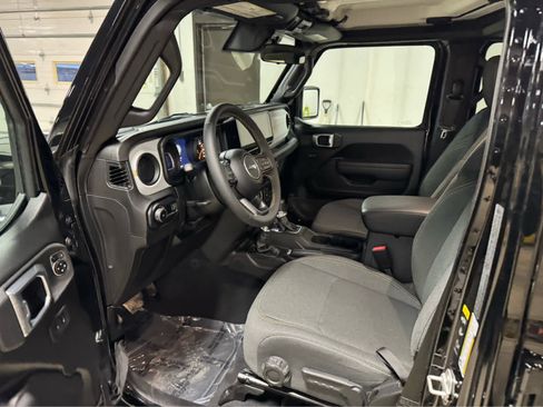 Used 2024 Jeep Wrangler Sport S image 15