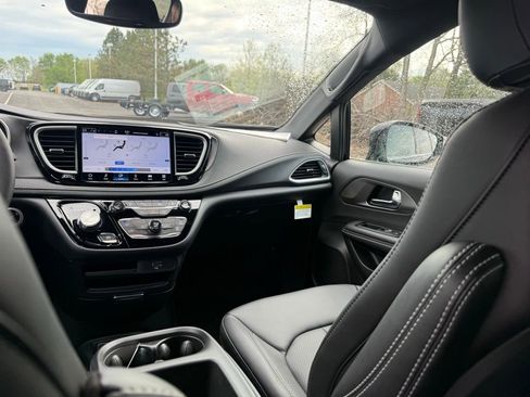 New 2026 Chrysler Pacifica Select image 43