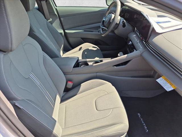 Certified 2025 Hyundai Elantra SEL FWD image 20