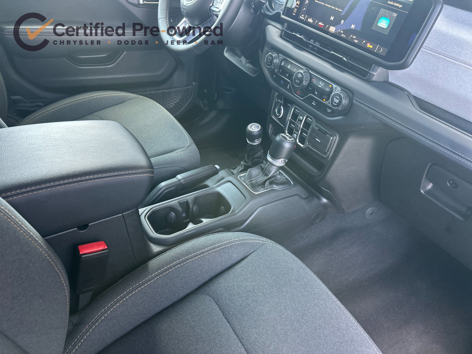 Used 2025 Jeep Wrangler Unlimited Sahara AWD/4WD image 17