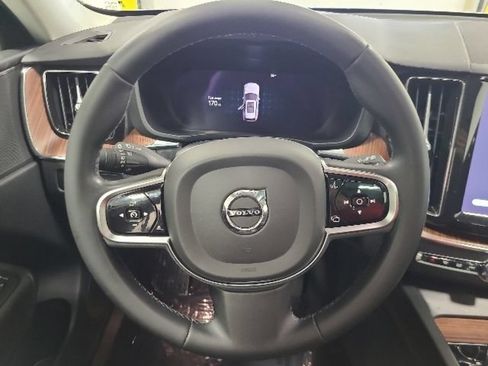 Used 2023 Volvo XC60 B5 Plus AWD/4WD image 25