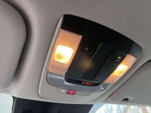 Used 2025 Kia Sorento S image 31