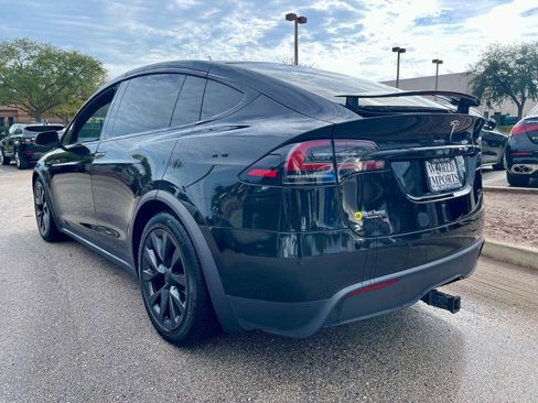 Used 2022 Tesla Model X Plaid image 3