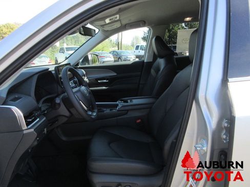 New 2026 Toyota Grand Highlander XLE image 10