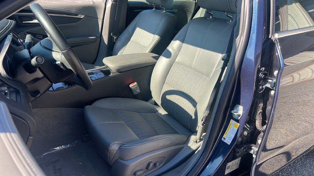 Used 2019 Chevrolet Impala LT FWD image 17