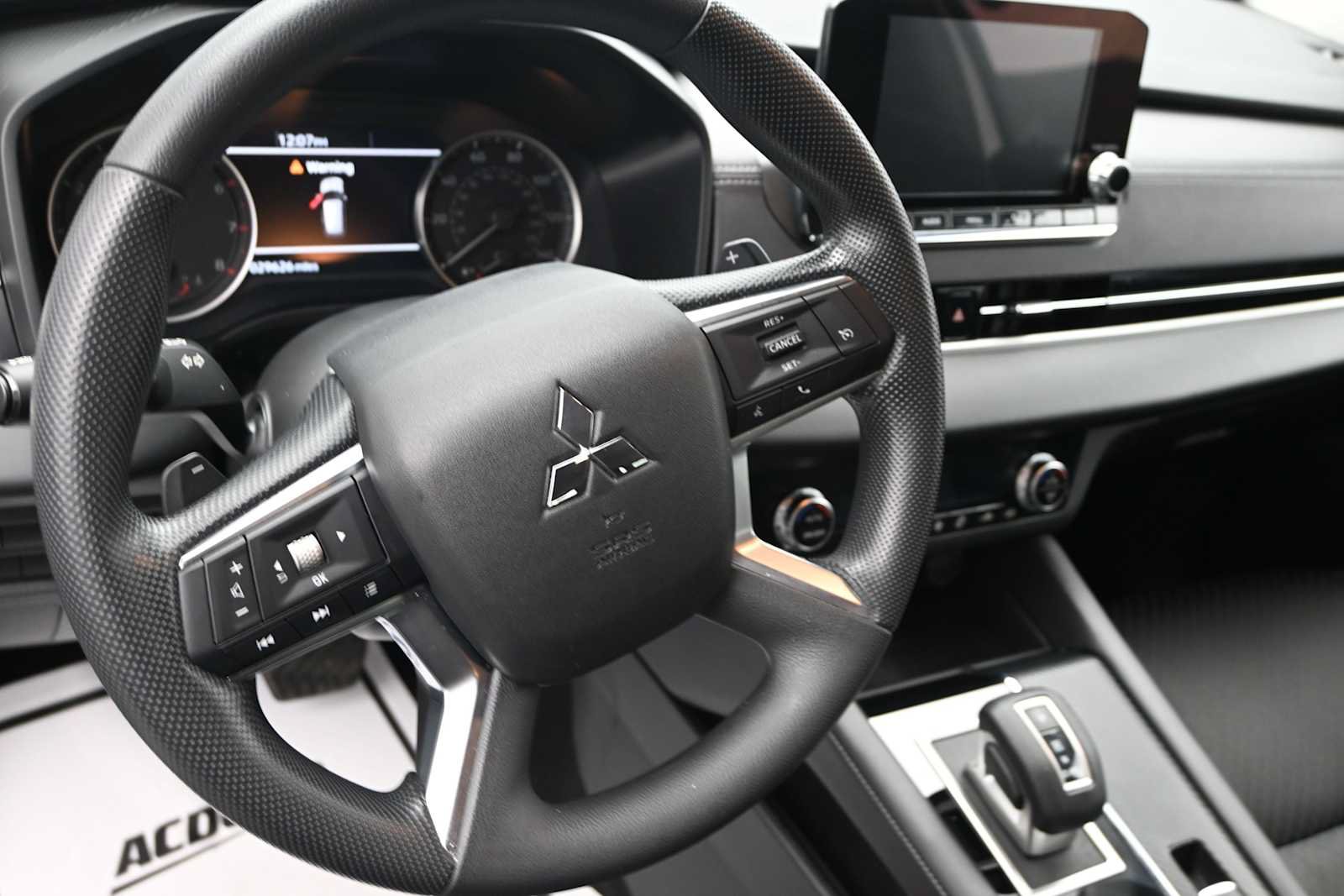 Used 2024 Mitsubishi Outlander ES AWD/4WD image 14