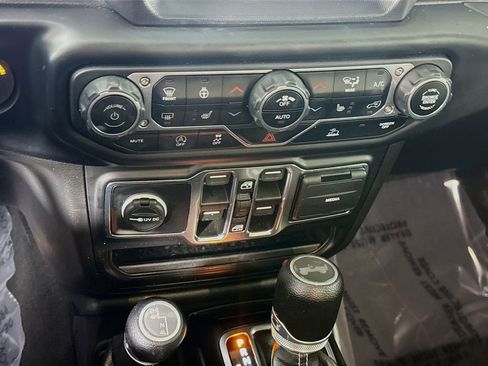 Used 2022 Jeep Wrangler Unlimited Sahara w/ Cold Weather Group AWD/4WD image 10