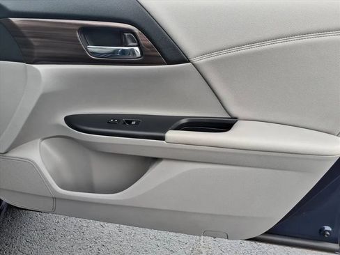 Used 2016 Honda Accord EX image 12