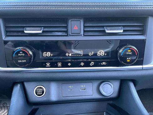 Used 2023 Nissan Rogue SV image 31