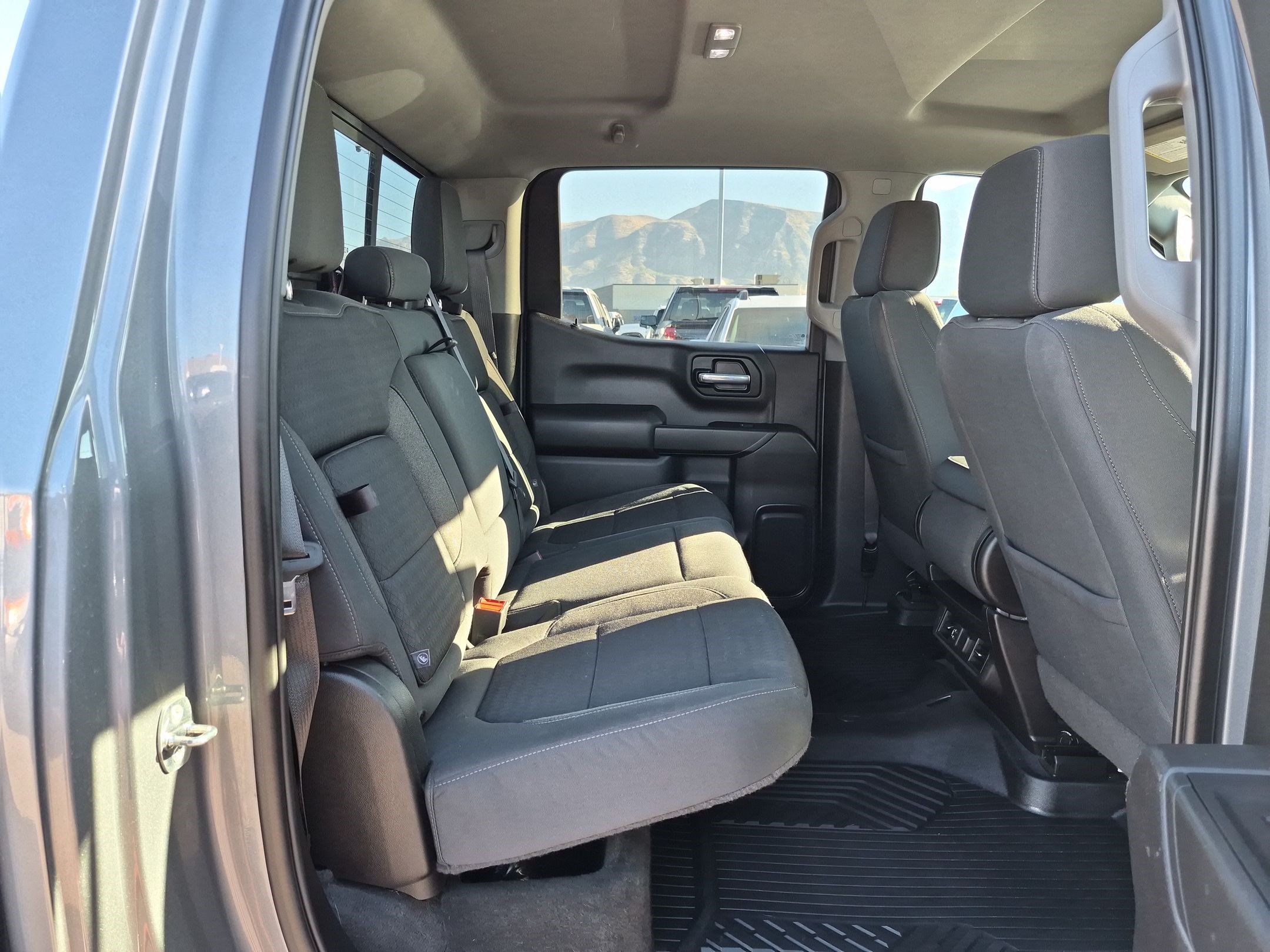 Used 2022 Chevrolet Silverado 1500 LT AWD/4WD image 29