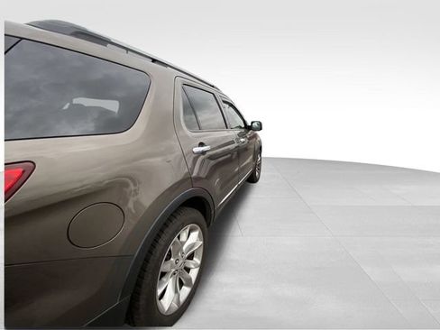 Used 2015 Ford Explorer XLT w/ Equipment Group 202B image 11