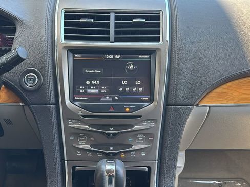 Used 2011 Lincoln MKX 2WD w/ Wood Pkg image 12