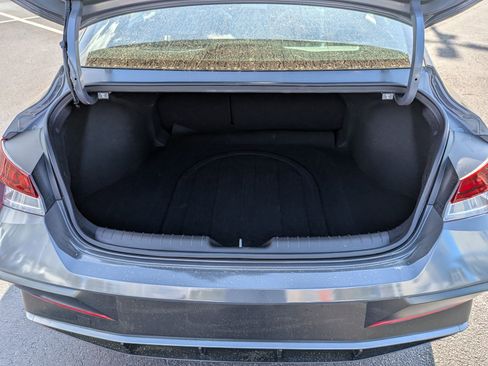 Used 2025 Hyundai Elantra Limited FWD image 33
