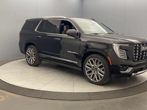 Used 2026 GMC Yukon Denali Ultimate w/ LPO, Floor Liner Package AWD/4WD image 7