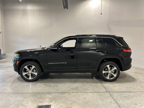 New 2025 Jeep Grand Cherokee Limited image 9