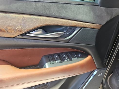 Used 2016 Cadillac Escalade ESV Luxury RWD image 5