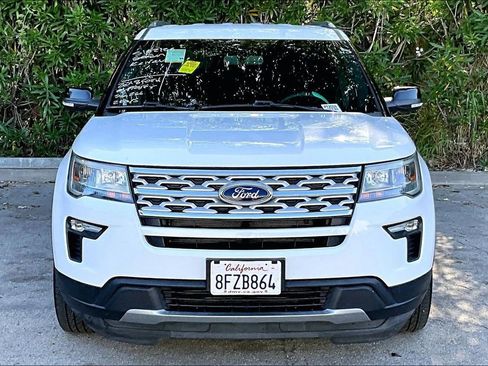 Used 2018 Ford Explorer XLT w/ Equipment Group 201A FWD image 2