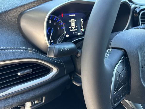 New 2026 Chrysler Pacifica Select image 21