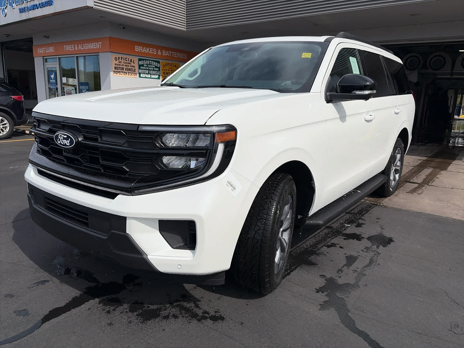 New 2027 Ford Expedition Active AWD/4WD image 4