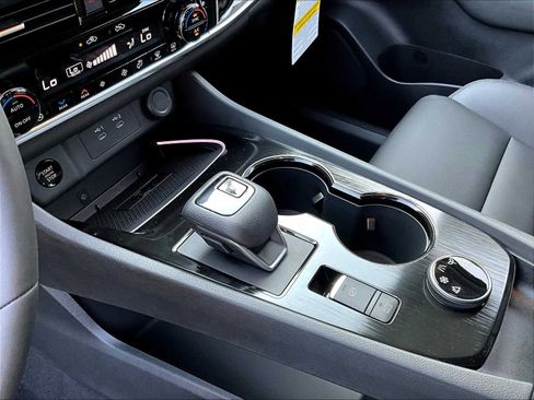 New 2025 Nissan Rogue SL w/ Tech Package image 14