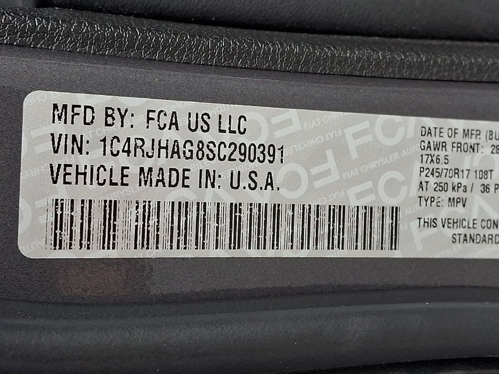 Used 2025 Jeep Grand Cherokee Laredo w/ Luxury Tech Group I AWD/4WD image 29
